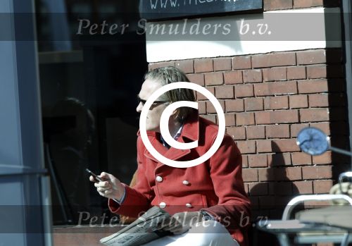 Amsterdam 11 maart 2011
Jort Kelder op terras met zijn krantje
Peter Smulders bv