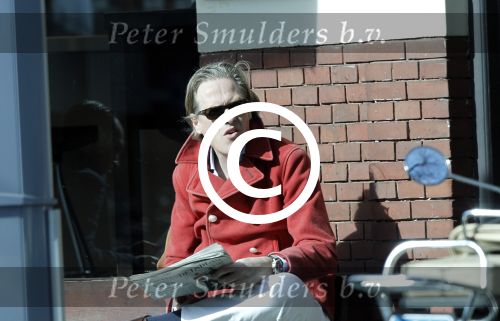 Amsterdam 11 maart 2011
Jort Kelder op terras met zijn krantje
Peter Smulders bv