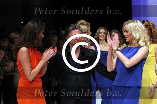 Amsterdam 7 maart 2011
Modeshow Jos v raak in de westergasfabriek met als modellen oa Georgina Verbaan Irene v d Laar Froukje de Both Quinty Trustfull Marvy Rieder en Kim Feenstra.
Peter Smulders bv