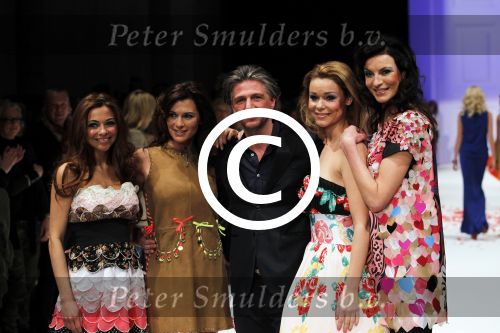 Amsterdam 7 maart 2011
Modeshow Jos v raak in de westergasfabriek met als modellen oa Georgina Verbaan Irene v d Laar Froukje de Both Quinty Trustfull Marvy Rieder en Kim Feenstra.
Peter Smulders bv