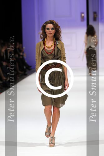 Amsterdam 7 maart 2011
Modeshow Jos v raak in de westergasfabriek met als modellen oa Georgina Verbaan Irene v d Laar Froukje de Both Quinty Trustfull Marvy Rieder en Kim Feenstra.Kim met man
Peter Smulders bv