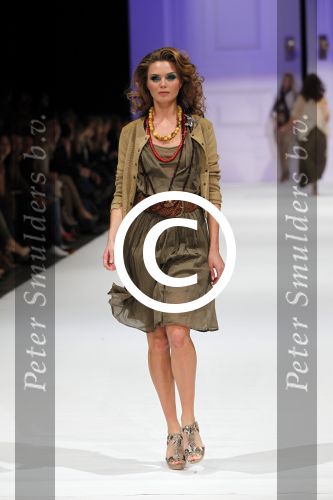 Amsterdam 7 maart 2011
Modeshow Jos v raak in de westergasfabriek met als modellen oa Georgina Verbaan Irene v d Laar Froukje de Both Quinty Trustfull Marvy Rieder en Kim Feenstra.Kim met man
Peter Smulders bv