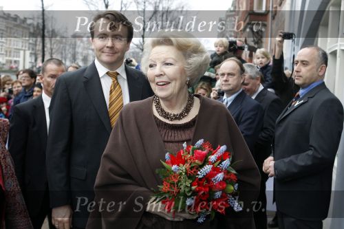 Amsterdam 11 februari 2011
Koningin Beatrix en Prins Friso bij de opening van de nieuwe liefde in Amsterdam.
Peter Smulders bv