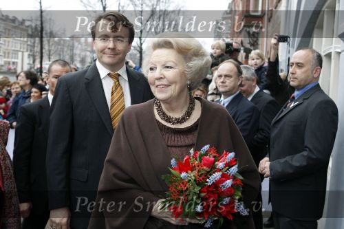 Amsterdam 11 februari 2011
Koningin Beatrix en Prins Friso bij de opening van de nieuwe liefde in Amsterdam.
Peter Smulders bv