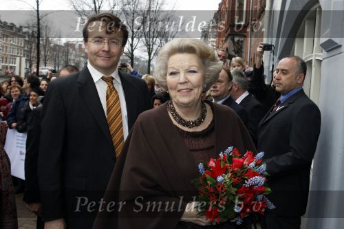 Amsterdam 11 februari 2011
Koningin Beatrix en Prins Friso bij de opening van de nieuwe liefde in Amsterdam.
Peter Smulders bv