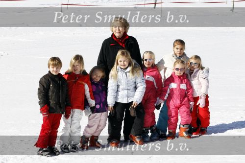 Lech 19 februari 2011
Fotosessie met de koninklijke familie in Lech. Aanwezig waren Koningin Beatrix Prins Willem Alexander Maxima Prinses Amalai Ariane en Alexia aslmede Prins Constantijn met zijn vrouw Prinses Laurentien en kinderen en Prins Friso met zijn vrouw Mabel Wisse Smit en hun kinderen.
Peter Smulders bv