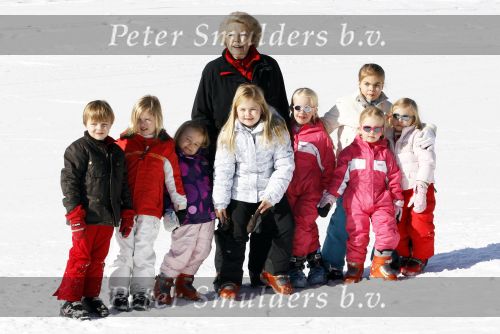 Lech 19 februari 2011
Fotosessie met de koninklijke familie in Lech. Aanwezig waren Koningin Beatrix Prins Willem Alexander Maxima Prinses Amalai Ariane en Alexia aslmede Prins Constantijn met zijn vrouw Prinses Laurentien en kinderen en Prins Friso met zijn vrouw Mabel Wisse Smit en hun kinderen.
Peter Smulders bv