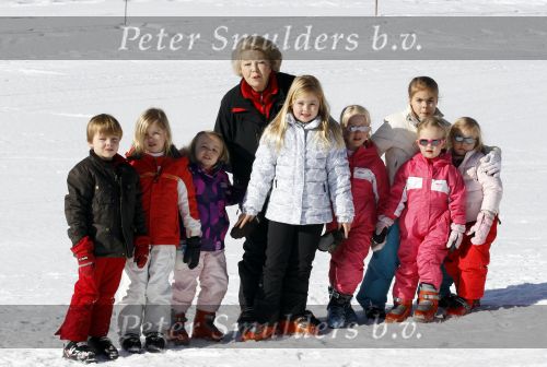 Lech 19 februari 2011
Fotosessie met de koninklijke familie in Lech. Aanwezig waren Koningin Beatrix Prins Willem Alexander Maxima Prinses Amalai Ariane en Alexia aslmede Prins Constantijn met zijn vrouw Prinses Laurentien en kinderen en Prins Friso met zijn vrouw Mabel Wisse Smit en hun kinderen.
Peter Smulders bv