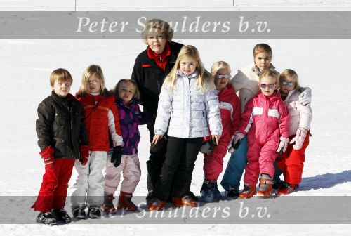 Lech 19 februari 2011
Fotosessie met de koninklijke familie in Lech. Aanwezig waren Koningin Beatrix Prins Willem Alexander Maxima Prinses Amalai Ariane en Alexia aslmede Prins Constantijn met zijn vrouw Prinses Laurentien en kinderen en Prins Friso met zijn vrouw Mabel Wisse Smit en hun kinderen.
Peter Smulders bv