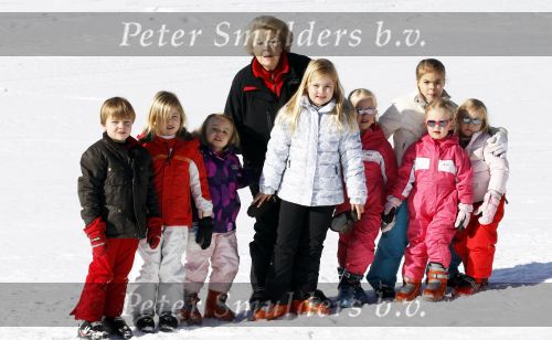 Lech 19 februari 2011
Fotosessie met de koninklijke familie in Lech. Aanwezig waren Koningin Beatrix Prins Willem Alexander Maxima Prinses Amalai Ariane en Alexia aslmede Prins Constantijn met zijn vrouw Prinses Laurentien en kinderen en Prins Friso met zijn vrouw Mabel Wisse Smit en hun kinderen.
Peter Smulders bv