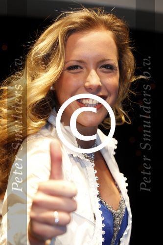 Hoofddorp 7 maart 2011
Magic Unlimited met Oscar Renzo en Lara Kazan worden ambassadeur van het goede doel dappere dodo\'s. Hun vader Hans kwam als verassing uit een doos.
Peter Smulders bv