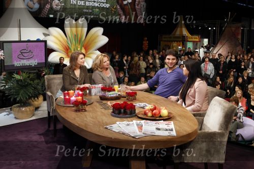 Amsterdam 16 februari 2011
Koffietijd met Pernille la Lau en Loretta Schrijver vanaf de huishoudbeurs met als gasten Xander de Buisonje en Roxeanne Hazes.
Peter Smulders bv