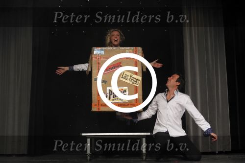 Hoofddorp 7 maart 2011
Magic Unlimited met Oscar Renzo en Lara Kazan worden ambassadeur van het goede doel dappere dodo\'s. Hun vader Hans kwam als verassing uit een doos.
Peter Smulders bv