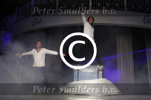 Hoofddorp 7 maart 2011
Magic Unlimited met Oscar Renzo en Lara Kazan worden ambassadeur van het goede doel dappere dodo\'s. Hun vader Hans kwam als verassing uit een doos.
Peter Smulders bv
