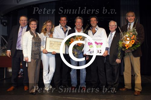 Hoofddorp 7 maart 2011
Magic Unlimited met Oscar Renzo en Lara Kazan worden ambassadeur van het goede doel dappere dodo\'s. Hun vader Hans kwam als verassing uit een doos.
Peter Smulders bv