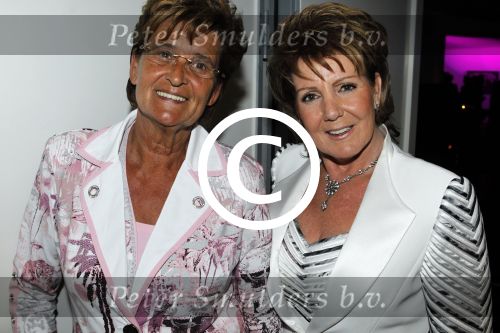 Utrecht 3 maart 2011
Uitreiking gouden en zilveren harpen in Vredenburg. Marianne Weber met partner Rita
Peter Smulders bv