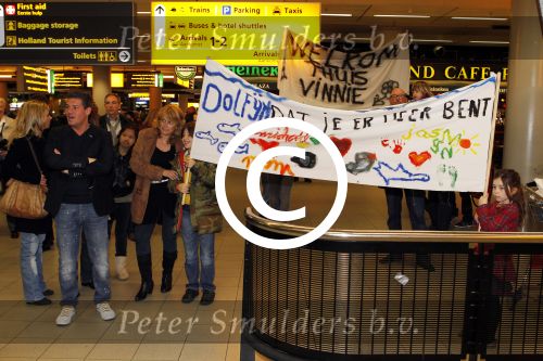 Schiphol 14 maart 2011
Amanda Krabbe komt na 4 maanden terug op schiphol en wordt daar ontavangen door martijn Bickel Jasmijn Achilles Michelle en haar ouders en beste vriendinnen.
Peter Smulders bv
