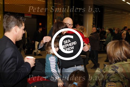 Schiphol 14 maart 2011
Amanda Krabbe komt na 4 maanden terug op schiphol en wordt daar ontavangen door martijn Bickel Jasmijn Achilles Michelle en haar ouders en beste vriendinnen.
Peter Smulders bv