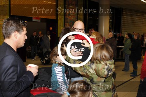 Schiphol 14 maart 2011
Amanda Krabbe komt na 4 maanden terug op schiphol en wordt daar ontavangen door martijn Bickel Jasmijn Achilles Michelle en haar ouders en beste vriendinnen.
Peter Smulders bv