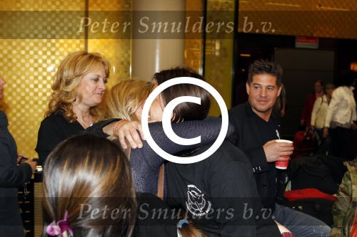 Schiphol 14 maart 2011
Amanda Krabbe komt na 4 maanden terug op schiphol en wordt daar ontavangen door martijn Bickel Jasmijn Achilles Michelle en haar ouders en beste vriendinnen.
Peter Smulders bv