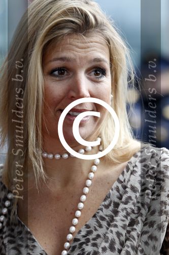 Amsterdam 4 maart 2011
Prinses maxima arriveert en vertrekt bij willem de zwijger pakhuis in sexy jurkje met tijgerprint.
Peter Smulders bv