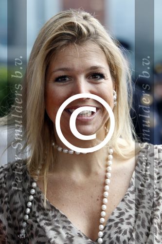 Amsterdam 4 maart 2011
Prinses maxima arriveert en vertrekt bij willem de zwijger pakhuis in sexy jurkje met tijgerprint.
Peter Smulders bv