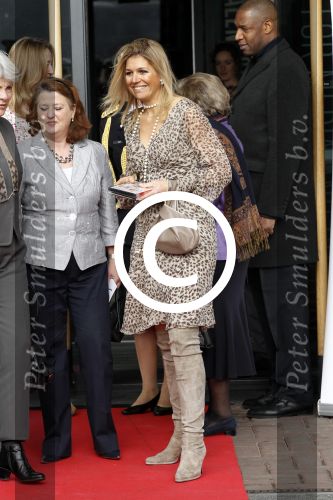 Amsterdam 4 maart 2011
Prinses maxima arriveert en vertrekt bij willem de zwijger pakhuis in sexy jurkje met tijgerprint.
Peter Smulders bv
