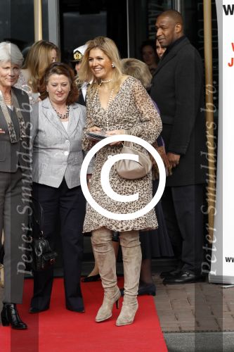 Amsterdam 4 maart 2011
Prinses maxima arriveert en vertrekt bij willem de zwijger pakhuis in sexy jurkje met tijgerprint.
Peter Smulders bv