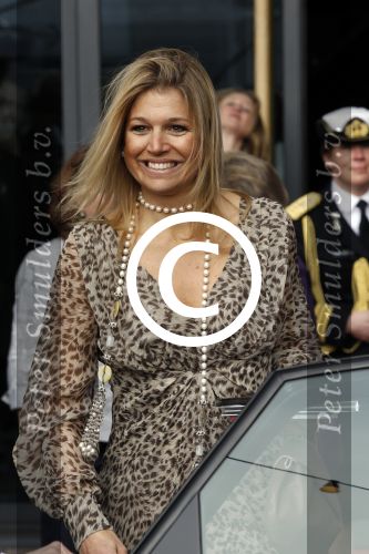 Amsterdam 4 maart 2011
Prinses maxima arriveert en vertrekt bij willem de zwijger pakhuis in sexy jurkje met tijgerprint.
Peter Smulders bv