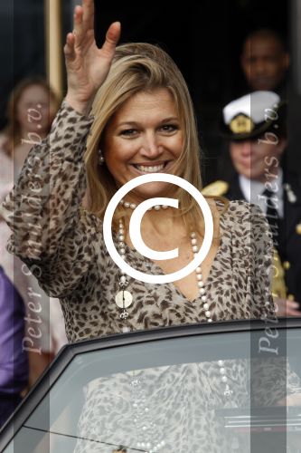 Amsterdam 4 maart 2011
Prinses maxima arriveert en vertrekt bij willem de zwijger pakhuis in sexy jurkje met tijgerprint.
Peter Smulders bv