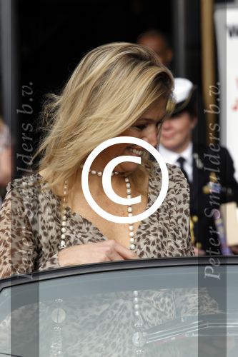 Amsterdam 4 maart 2011
Prinses maxima arriveert en vertrekt bij willem de zwijger pakhuis in sexy jurkje met tijgerprint.
Peter Smulders bv