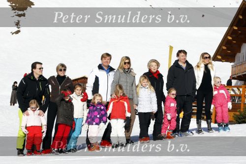 Lech 19 februari 2011
Fotosessie met de koninklijke familie in Lech. Aanwezig waren Koningin Beatrix Prins Willem Alexander Maxima Prinses Amalai Ariane en Alexia aslmede Prins Constantijn met zijn vrouw Prinses Laurentien en kinderen en Prins Friso met zijn vrouw Mabel Wisse Smit en hun kinderen.
Peter Smulders bv