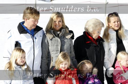Lech 19 februari 2011
Fotosessie met de koninklijke familie in Lech. Aanwezig waren Koningin Beatrix Prins Willem Alexander Maxima Prinses Amalai Ariane en Alexia aslmede Prins Constantijn met zijn vrouw Prinses Laurentien en kinderen en Prins Friso met zijn vrouw Mabel Wisse Smit en hun kinderen.
Peter Smulders bv