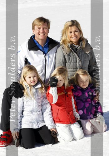 Lech 19 februari 2011
Fotosessie met de koninklijke familie in Lech. Aanwezig waren Koningin Beatrix Prins Willem Alexander Maxima Prinses Amalai Ariane en Alexia aslmede Prins Constantijn met zijn vrouw Prinses Laurentien en kinderen en Prins Friso met zijn vrouw Mabel Wisse Smit en hun kinderen.
Peter Smulders bv