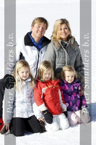 Lech 19 februari 2011
Fotosessie met de koninklijke familie in Lech. Aanwezig waren Koningin Beatrix Prins Willem Alexander Maxima Prinses Amalai Ariane en Alexia aslmede Prins Constantijn met zijn vrouw Prinses Laurentien en kinderen en Prins Friso met zijn vrouw Mabel Wisse Smit en hun kinderen.
Peter Smulders bv