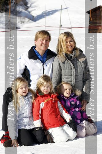 Lech 19 februari 2011
Fotosessie met de koninklijke familie in Lech. Aanwezig waren Koningin Beatrix Prins Willem Alexander Maxima Prinses Amalai Ariane en Alexia aslmede Prins Constantijn met zijn vrouw Prinses Laurentien en kinderen en Prins Friso met zijn vrouw Mabel Wisse Smit en hun kinderen.
Peter Smulders bv