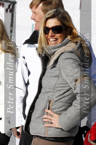 Lech 19 februari 2011
Fotosessie met de koninklijke familie in Lech. Aanwezig waren Koningin Beatrix Prins Willem Alexander Maxima Prinses Amalai Ariane en Alexia aslmede Prins Constantijn met zijn vrouw Prinses Laurentien en kinderen en Prins Friso met zijn vrouw Mabel Wisse Smit en hun kinderen.
Peter Smulders bv