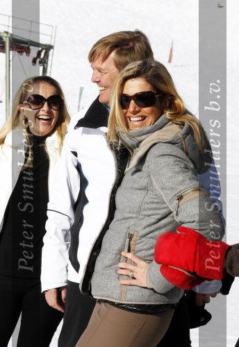 Lech 19 februari 2011
Fotosessie met de koninklijke familie in Lech. Aanwezig waren Koningin Beatrix Prins Willem Alexander Maxima Prinses Amalai Ariane en Alexia aslmede Prins Constantijn met zijn vrouw Prinses Laurentien en kinderen en Prins Friso met zijn vrouw Mabel Wisse Smit en hun kinderen.
Peter Smulders bv
