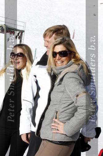 Lech 19 februari 2011
Fotosessie met de koninklijke familie in Lech. Aanwezig waren Koningin Beatrix Prins Willem Alexander Maxima Prinses Amalai Ariane en Alexia aslmede Prins Constantijn met zijn vrouw Prinses Laurentien en kinderen en Prins Friso met zijn vrouw Mabel Wisse Smit en hun kinderen.
Peter Smulders bv
