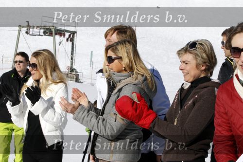 Lech 19 februari 2011
Fotosessie met de koninklijke familie in Lech. Aanwezig waren Koningin Beatrix Prins Willem Alexander Maxima Prinses Amalai Ariane en Alexia aslmede Prins Constantijn met zijn vrouw Prinses Laurentien en kinderen en Prins Friso met zijn vrouw Mabel Wisse Smit en hun kinderen.
Peter Smulders bv