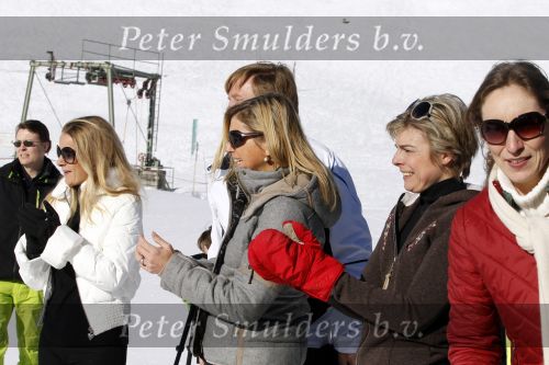Lech 19 februari 2011
Fotosessie met de koninklijke familie in Lech. Aanwezig waren Koningin Beatrix Prins Willem Alexander Maxima Prinses Amalai Ariane en Alexia aslmede Prins Constantijn met zijn vrouw Prinses Laurentien en kinderen en Prins Friso met zijn vrouw Mabel Wisse Smit en hun kinderen.
Peter Smulders bv