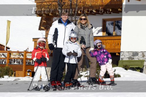 Lech 19 februari 2011
Fotosessie met de koninklijke familie in Lech. Aanwezig waren Koningin Beatrix Prins Willem Alexander Maxima Prinses Amalai Ariane en Alexia aslmede Prins Constantijn met zijn vrouw Prinses Laurentien en kinderen en Prins Friso met zijn vrouw Mabel Wisse Smit en hun kinderen.
Peter Smulders bv