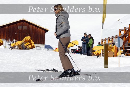 Lech 19 februari 2011
Fotosessie met de koninklijke familie in Lech. Aanwezig waren Koningin Beatrix Prins Willem Alexander Maxima Prinses Amalai Ariane en Alexia aslmede Prins Constantijn met zijn vrouw Prinses Laurentien en kinderen en Prins Friso met zijn vrouw Mabel Wisse Smit en hun kinderen.
Peter Smulders bv