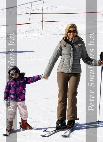 Lech 19 februari 2011
Fotosessie met de koninklijke familie in Lech. Aanwezig waren Koningin Beatrix Prins Willem Alexander Maxima Prinses Amalai Ariane en Alexia aslmede Prins Constantijn met zijn vrouw Prinses Laurentien en kinderen en Prins Friso met zijn vrouw Mabel Wisse Smit en hun kinderen.
Peter Smulders bv