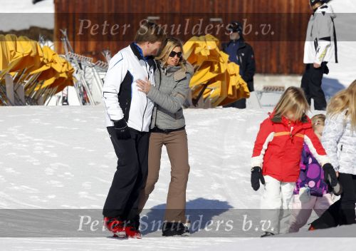 Lech 19 februari 2011
Fotosessie met de koninklijke familie in Lech. Aanwezig waren Koningin Beatrix Prins Willem Alexander Maxima Prinses Amalai Ariane en Alexia aslmede Prins Constantijn met zijn vrouw Prinses Laurentien en kinderen en Prins Friso met zijn vrouw Mabel Wisse Smit en hun kinderen.
Peter Smulders bv