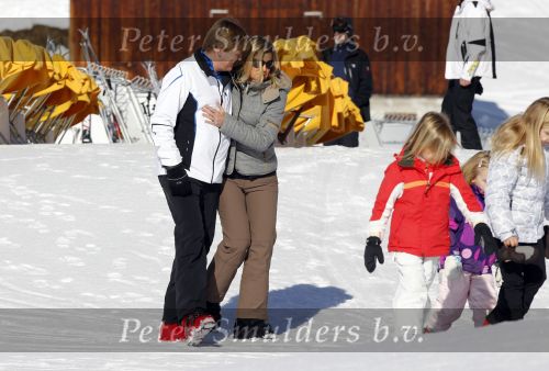 Lech 19 februari 2011
Fotosessie met de koninklijke familie in Lech. Aanwezig waren Koningin Beatrix Prins Willem Alexander Maxima Prinses Amalai Ariane en Alexia aslmede Prins Constantijn met zijn vrouw Prinses Laurentien en kinderen en Prins Friso met zijn vrouw Mabel Wisse Smit en hun kinderen.
Peter Smulders bv