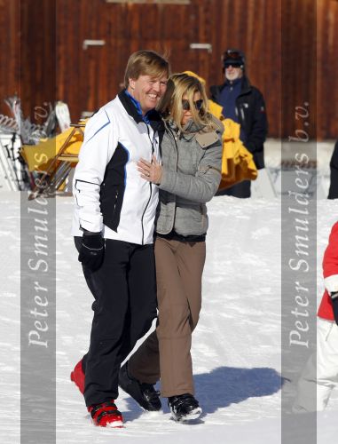 Lech 19 februari 2011
Fotosessie met de koninklijke familie in Lech. Aanwezig waren Koningin Beatrix Prins Willem Alexander Maxima Prinses Amalai Ariane en Alexia aslmede Prins Constantijn met zijn vrouw Prinses Laurentien en kinderen en Prins Friso met zijn vrouw Mabel Wisse Smit en hun kinderen.
Peter Smulders bv