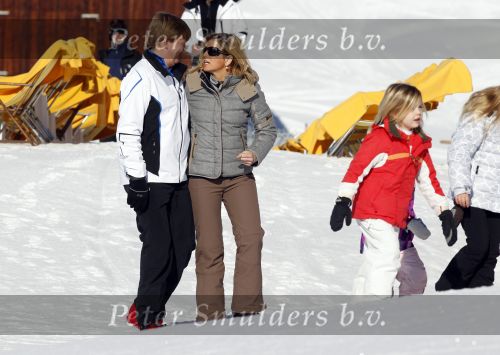 Lech 19 februari 2011
Fotosessie met de koninklijke familie in Lech. Aanwezig waren Koningin Beatrix Prins Willem Alexander Maxima Prinses Amalai Ariane en Alexia aslmede Prins Constantijn met zijn vrouw Prinses Laurentien en kinderen en Prins Friso met zijn vrouw Mabel Wisse Smit en hun kinderen.
Peter Smulders bv