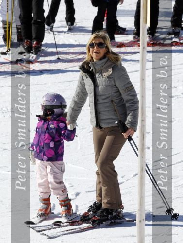 Lech 19 februari 2011
Fotosessie met de koninklijke familie in Lech. Aanwezig waren Koningin Beatrix Prins Willem Alexander Maxima Prinses Amalai Ariane en Alexia aslmede Prins Constantijn met zijn vrouw Prinses Laurentien en kinderen en Prins Friso met zijn vrouw Mabel Wisse Smit en hun kinderen.
Peter Smulders bv