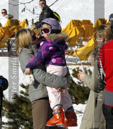 Lech 19 februari 2011
Fotosessie met de koninklijke familie in Lech. Aanwezig waren Koningin Beatrix Prins Willem Alexander Maxima Prinses Amalai Ariane en Alexia aslmede Prins Constantijn met zijn vrouw Prinses Laurentien en kinderen en Prins Friso met zijn vrouw Mabel Wisse Smit en hun kinderen.
Peter Smulders bv